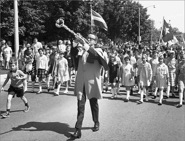 Bobby Gimby - Canada's Pied Piper